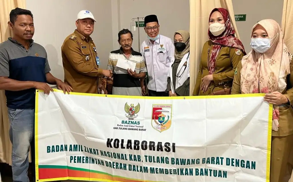 Achmad Nazaruddin Kunjungi Pasien di Rumah Sakit Assyifa Tulang Bawang Barat