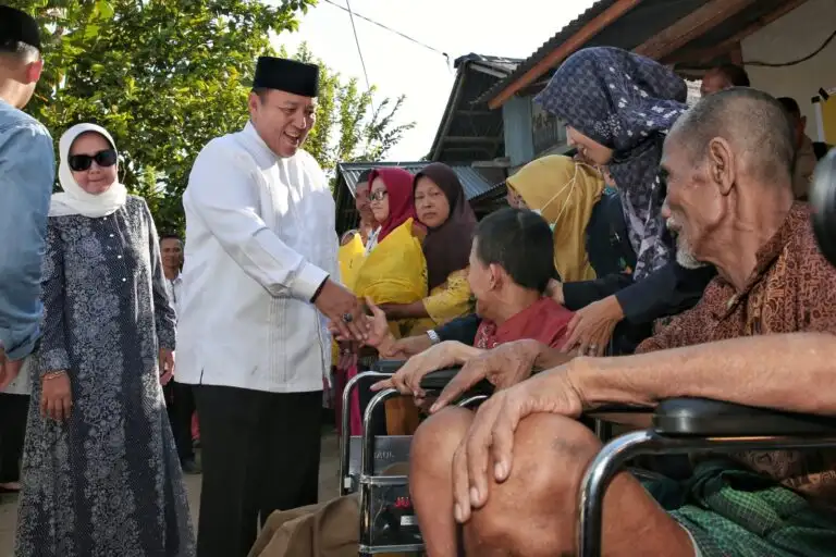 Arinal Resmikan Operasi Pasar Beras Medium dan Bagikan Ratusan Paket Sembako