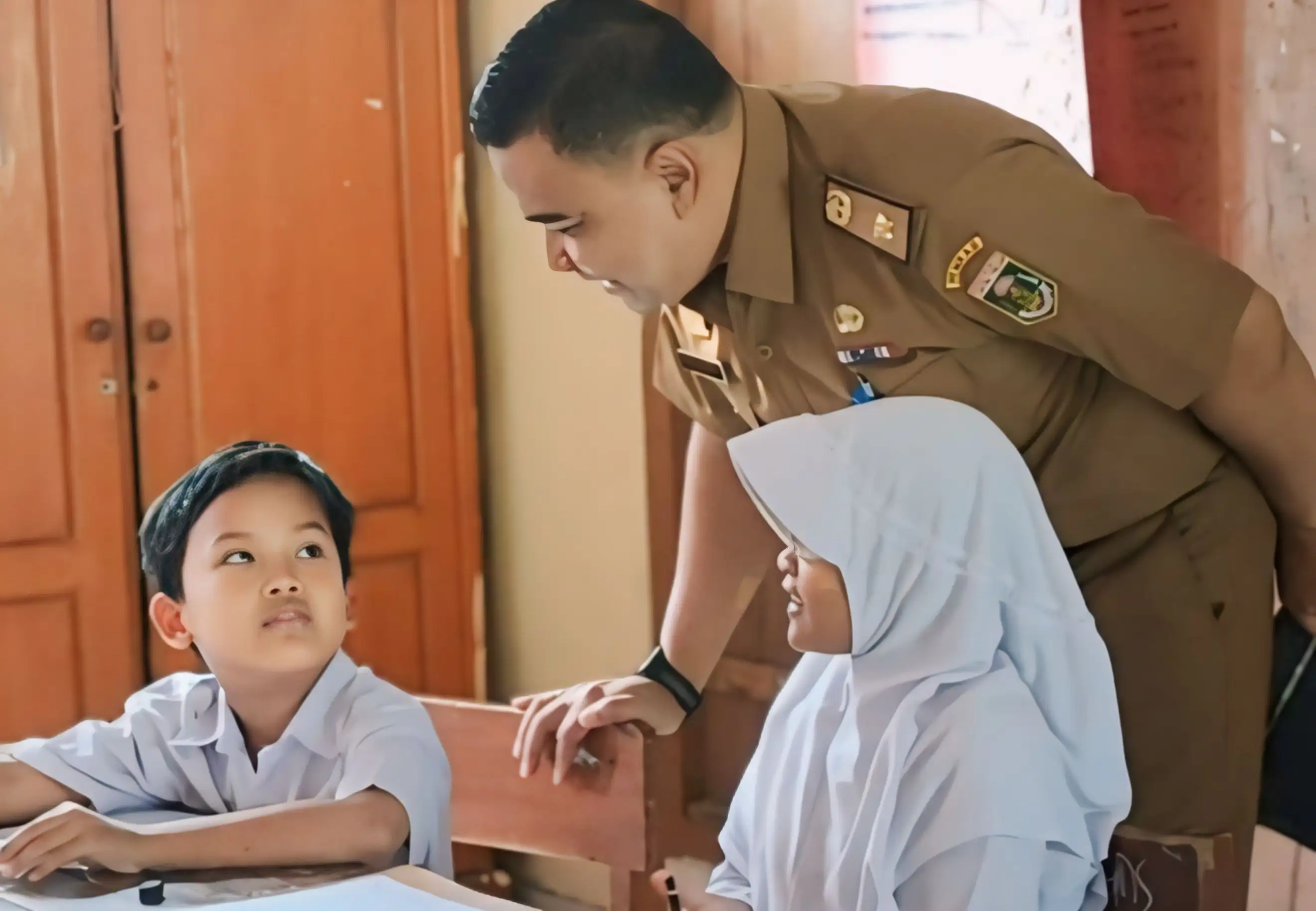 Nur Rahman Kepala Dinas Pendidikan Lampung Tengah Melakukan Monitoring Pelaksanaan Kegiatan UTS SD