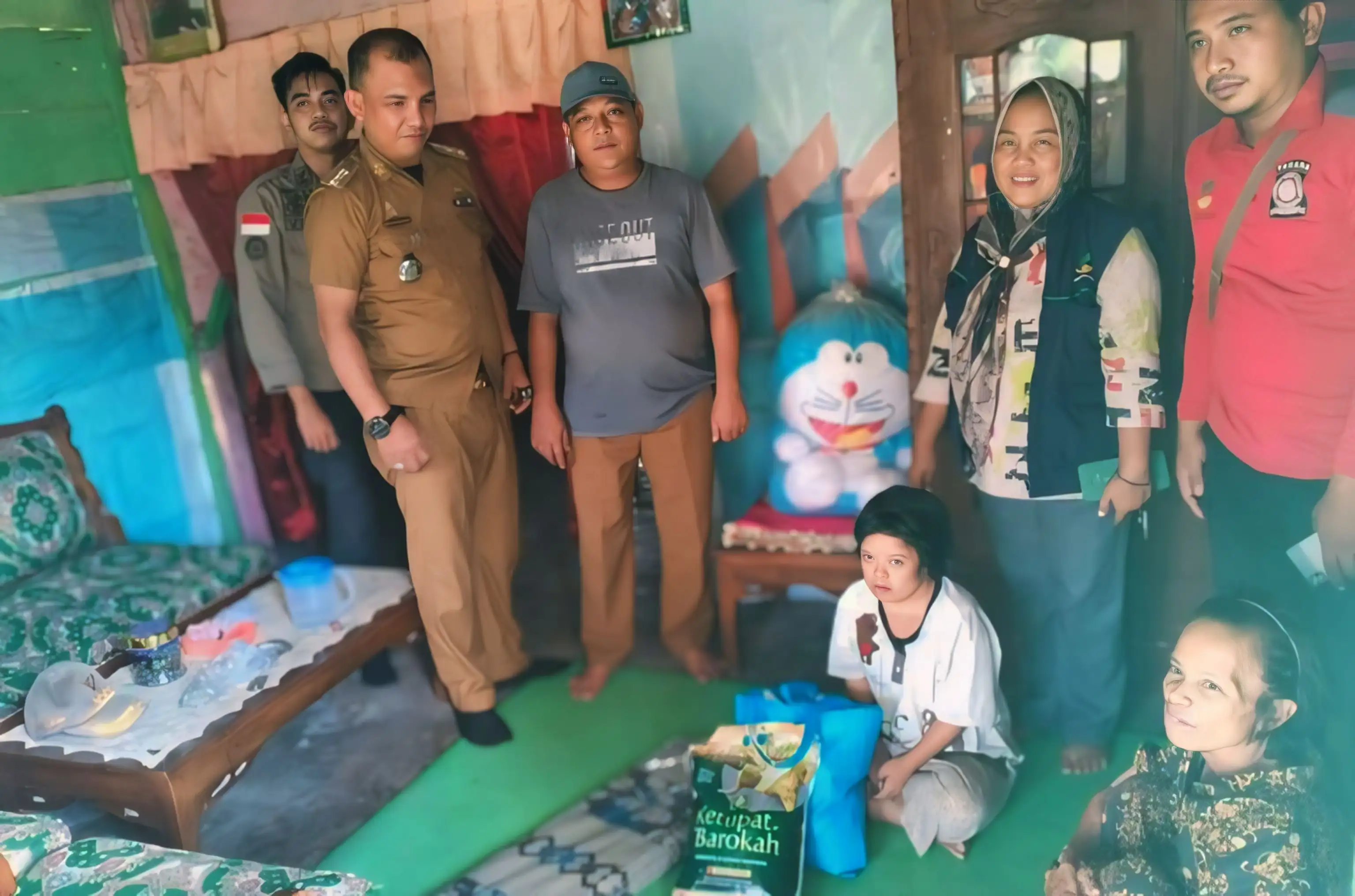 Dinsos Lampung Tengah Berikan Santunan Untuk Ibu Juwahir