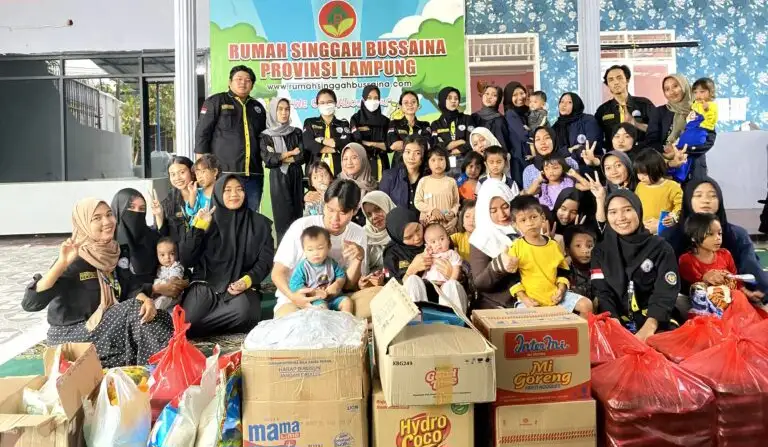 Yayasan Alfian Husin-UKM IIB Darmajaya Bagikan 100 Nasi Kotak ke Panti Asuhan Setiap Hari