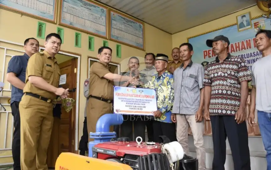 M.Firsada Salurkan Bantuan Mesin Pompa Air