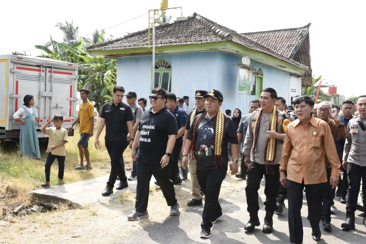 Arinal Lakukan Restocking Ikan di Sungai Wai Kiri Pagar Dewa