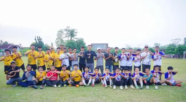 Pasangan Calon Bupati Tubaba NoNa Hadiri Pembukaan Laga Persahabatan Sepak Bola di Tiyuh Penumangan Baru